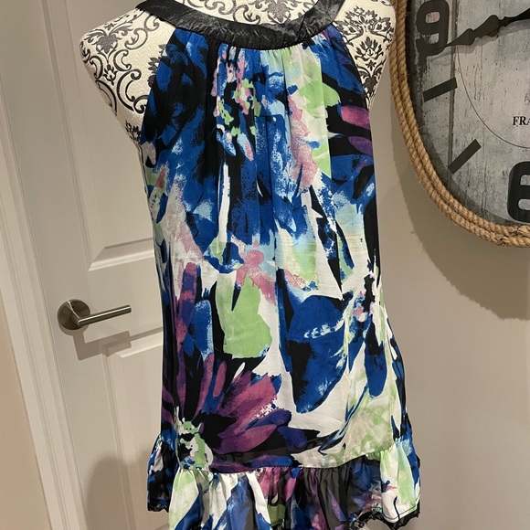 Beautiful halter top with lace trim - Picture 4 of 5